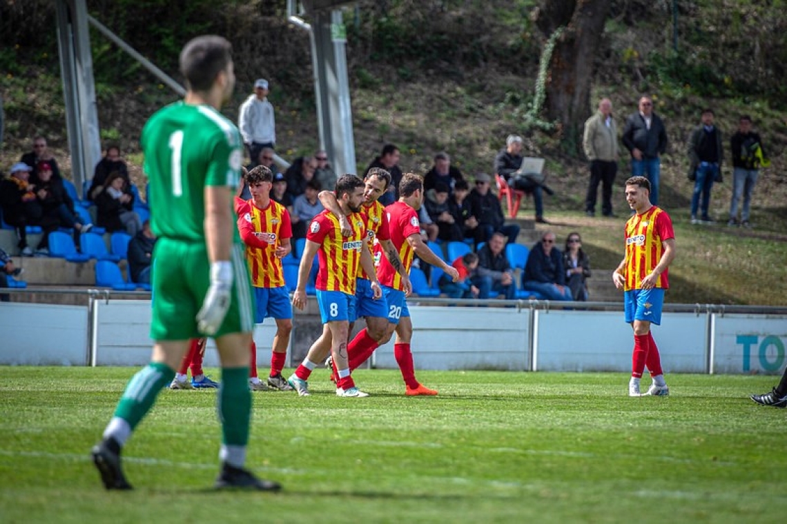 Tercera #RFEF5 23-24. Jornada 27. UE TONA - UE CASTELLDEFELS: 4-1. Pas enrere