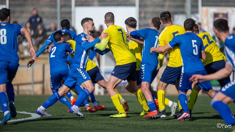 Tercera #RFEF 22-23. UE CASTELLDEFELS - CP SAN CRISTÓBAL: 1-1. S&#039;escapen dos punts al 90&#039; en un empat a golassos