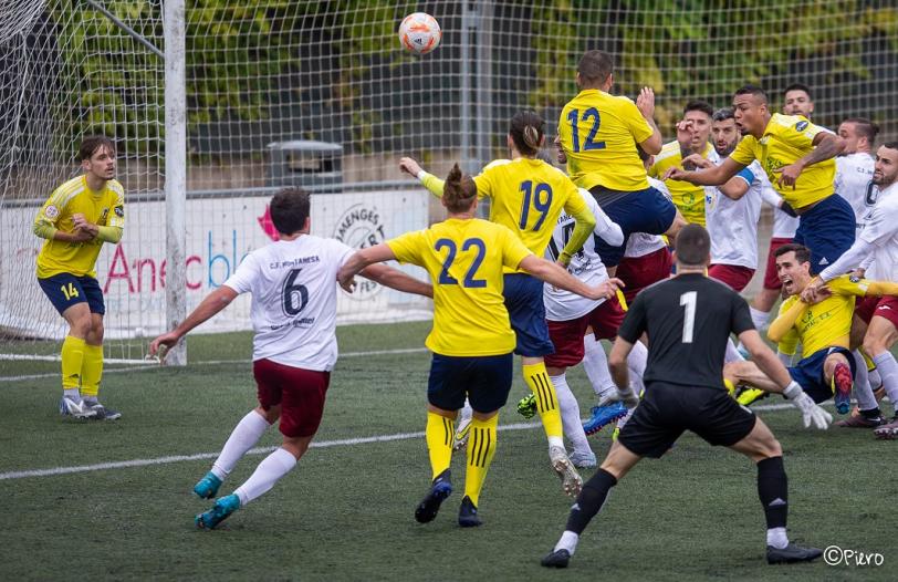 Tercera #RFEF 22-23 (Grup 5). UE CASTELLDEFELS - CF MONTAÑESA: 3-4. Inici fatídic I &#039;festival&#039; golejador