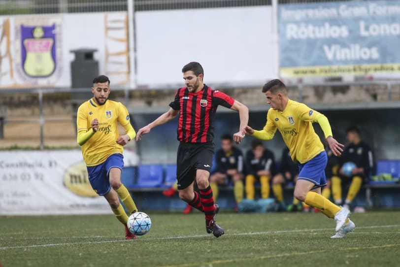 Tercera Catalana (Grup 8). Jornada 28. UE CASTELLDEFELS - CF PALLEJÀ: 1-5. El líder goleja al final