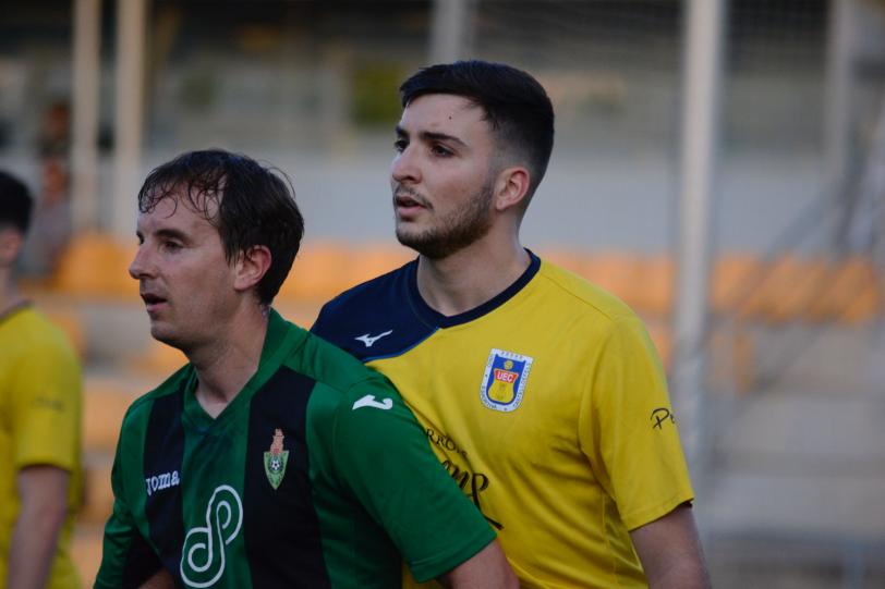 Tercera Catalana 21-22 (Grup 10). UE CASTELLDEFELS B - UE CAN ROCA 74: 1-0. Triomf per la mínima en un derbi de domini groc